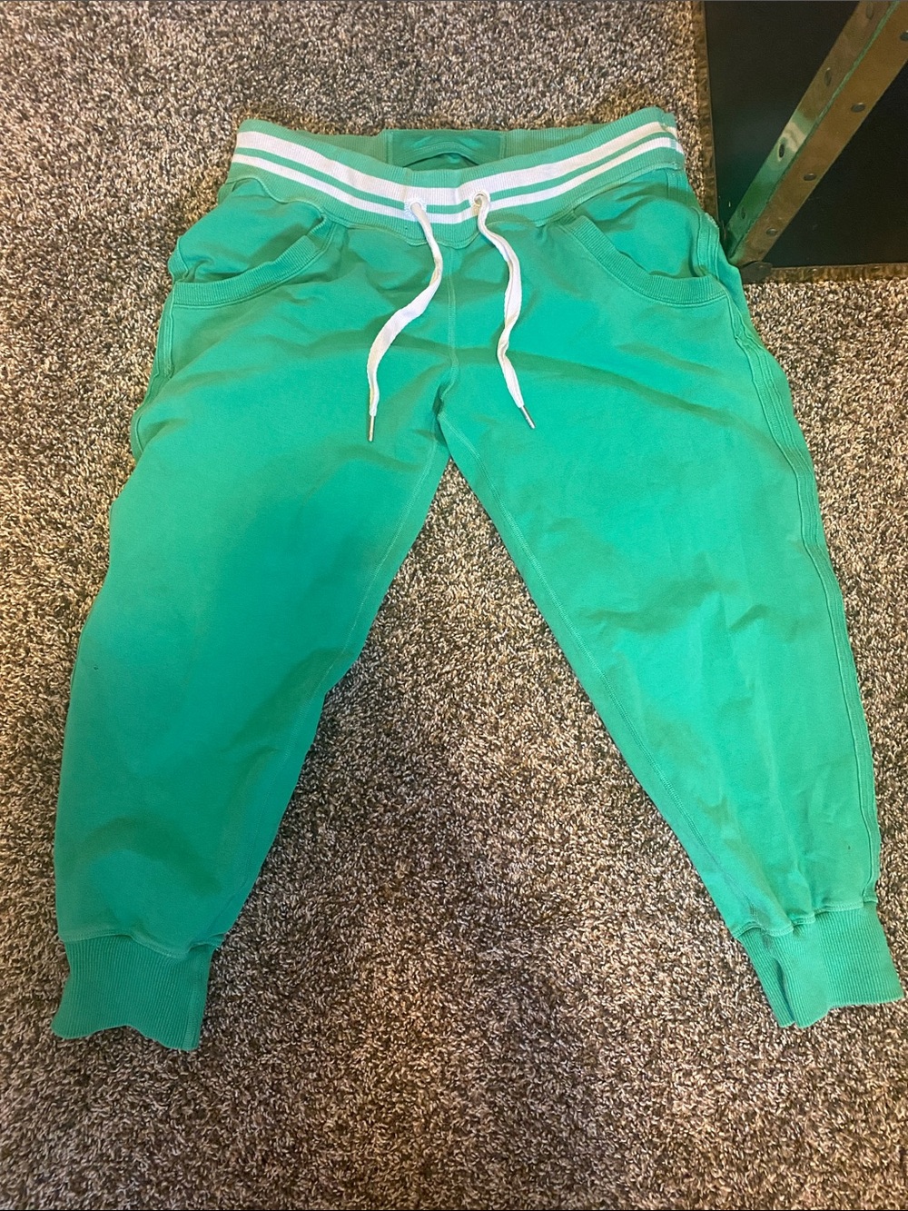 Lululemon vintage green drawstring joggers
